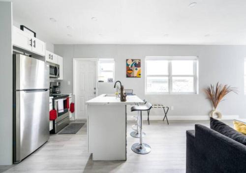 East Little Havana Apartment | Hot Tub - 5min to DT - Games - Customer Support
