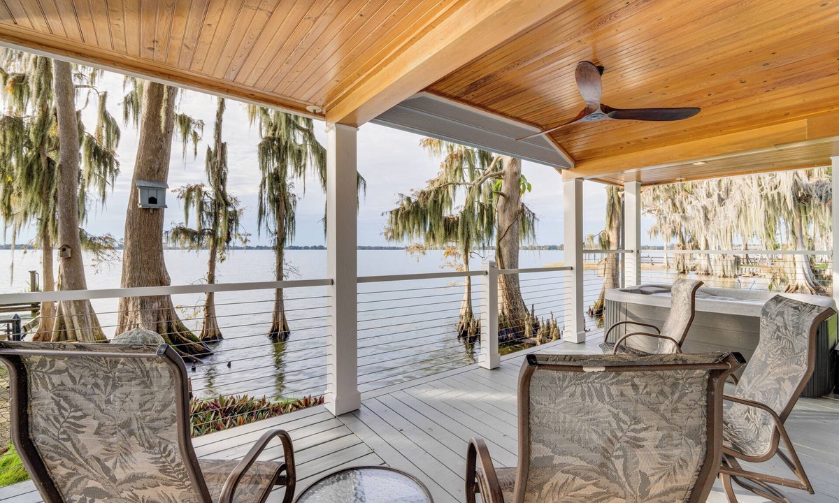 Winter Haven Apartment | Hot Tub & Fire Pit: Lakefront Home on Lake Eloise