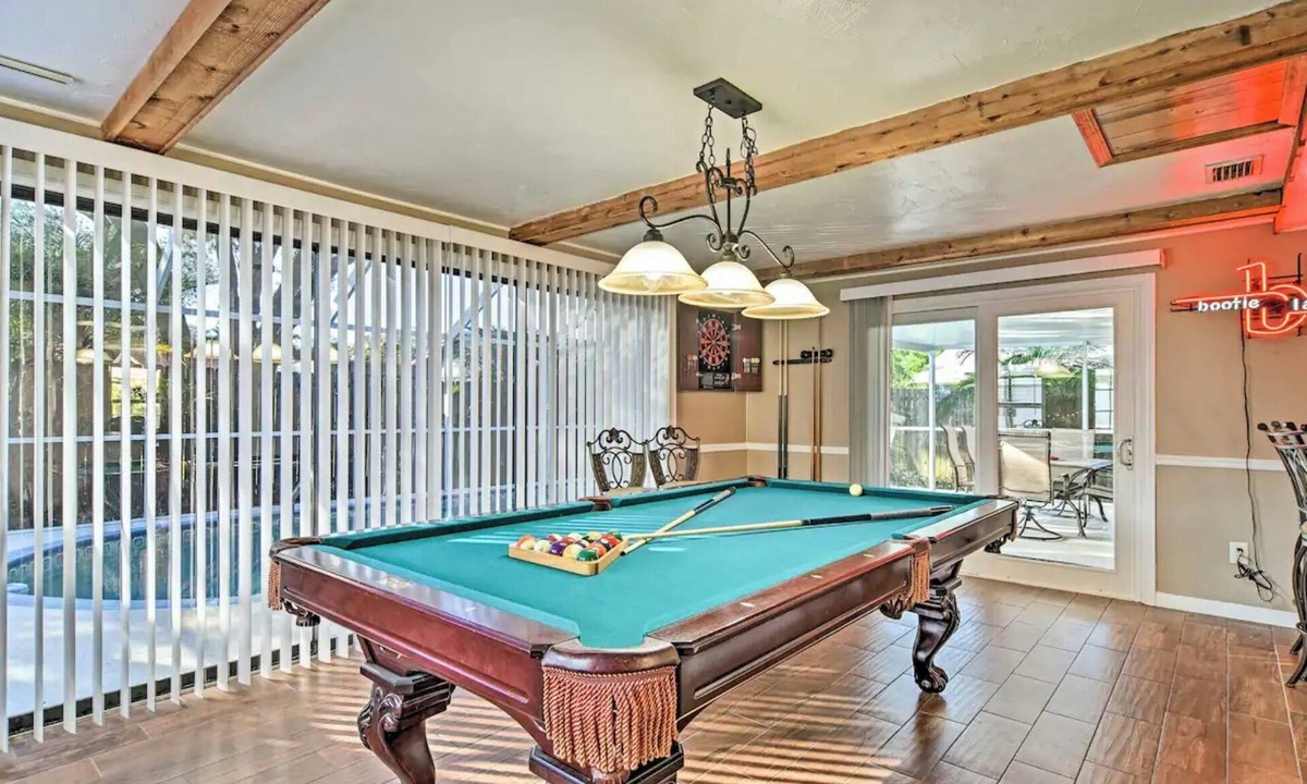 Walsingham House | Hot Tub, Pool, Pool Table & more at Charming 3-bedroom house in Serene Largo