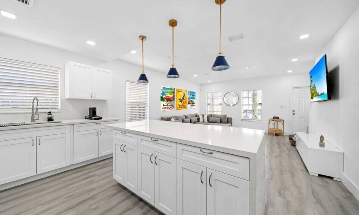 Overtown House | HotTub I BBQ I Nespresso I Fast Wi-Fi