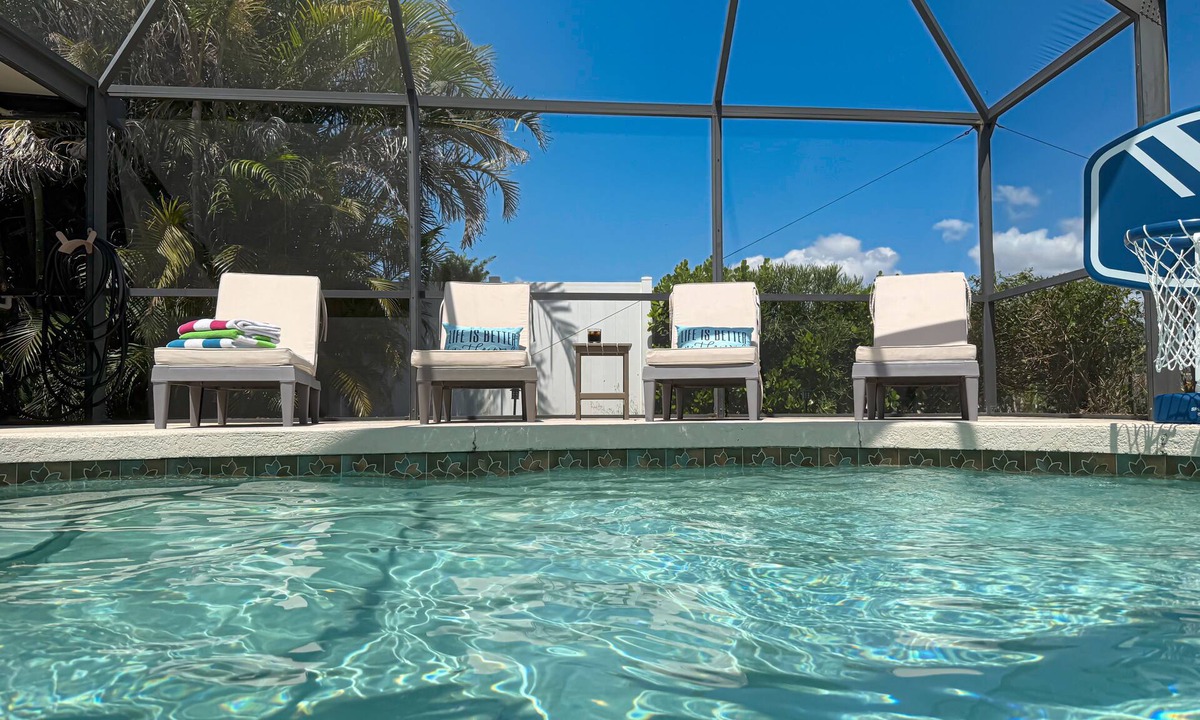 North Port House | House on a Canal with Private Heated Pool, Pool Table, Ping Pong