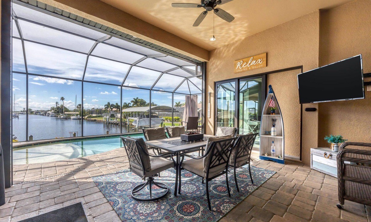 Edgewater House | House on the Harbor Private Pool+Spa on Canal