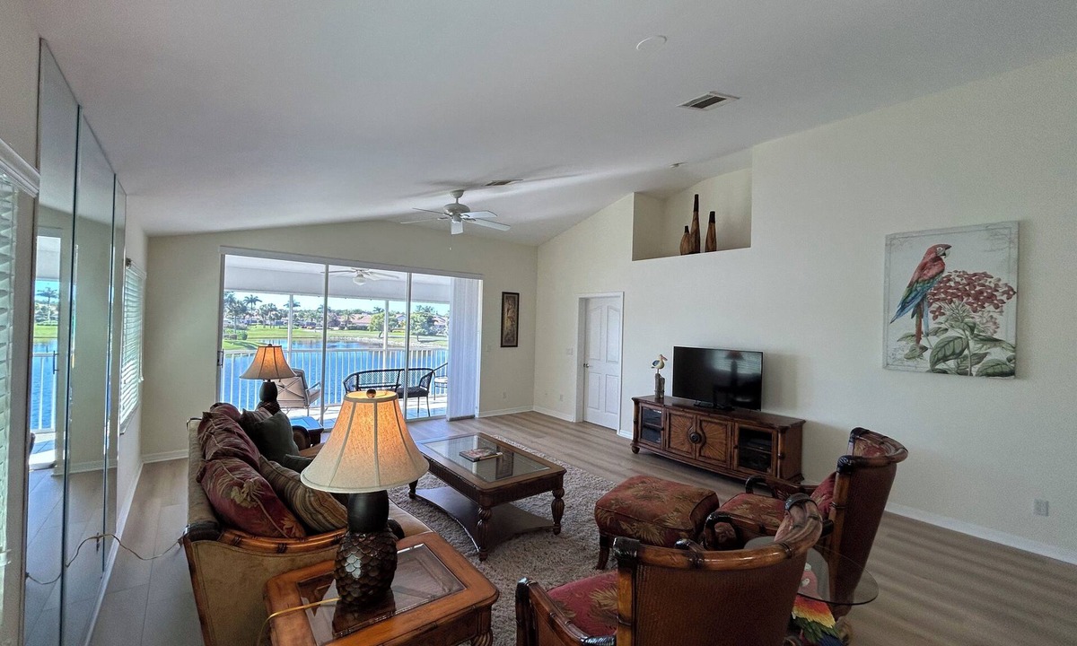 East Naples Condo | Huge Carriage home in beautiful Windstar on Naples Bay,