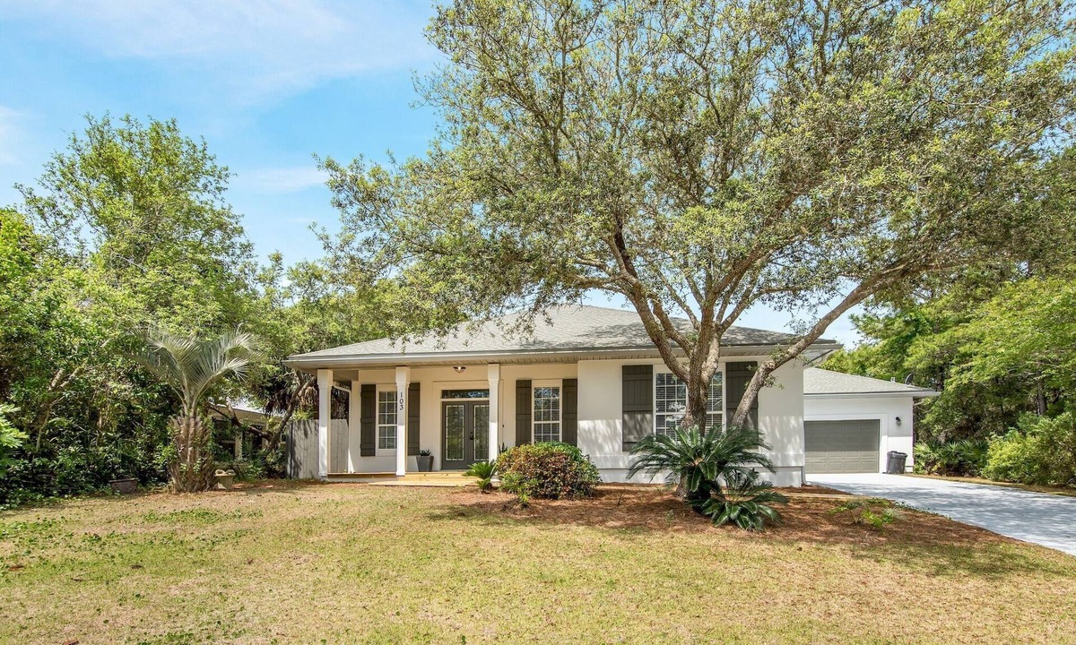 Sugarwood Beach House | Huge heated pool Close to beach and Seaside, 6 seat Gem car, pet friendly
