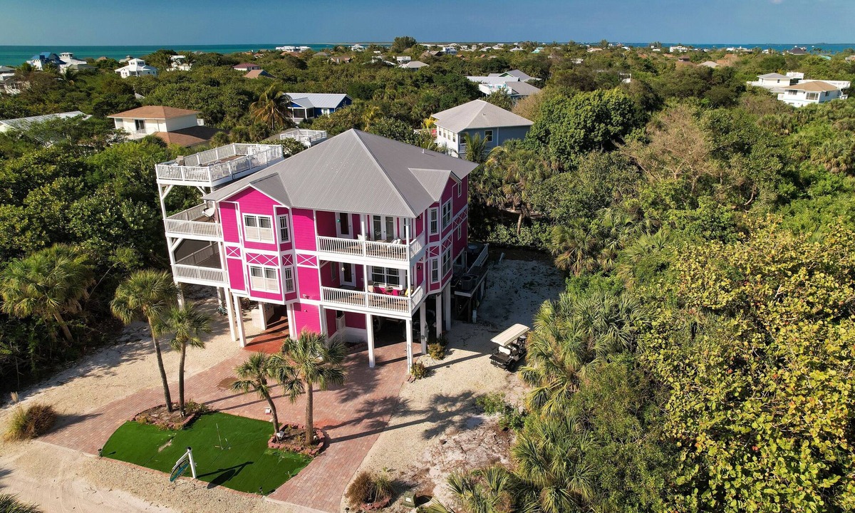 Safety Harbor Club House | HUGE LUXE HOUZ! ELEVATOR-2 CARTS-PRIVATE POOL+ISLAND CLUB GUEST MEMBERSHIP-PETS