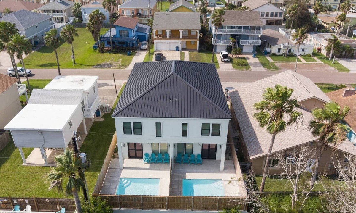 South Padre Island House | HUGE South Padre Retreat | 8BR | 2 Pools | Near Beach