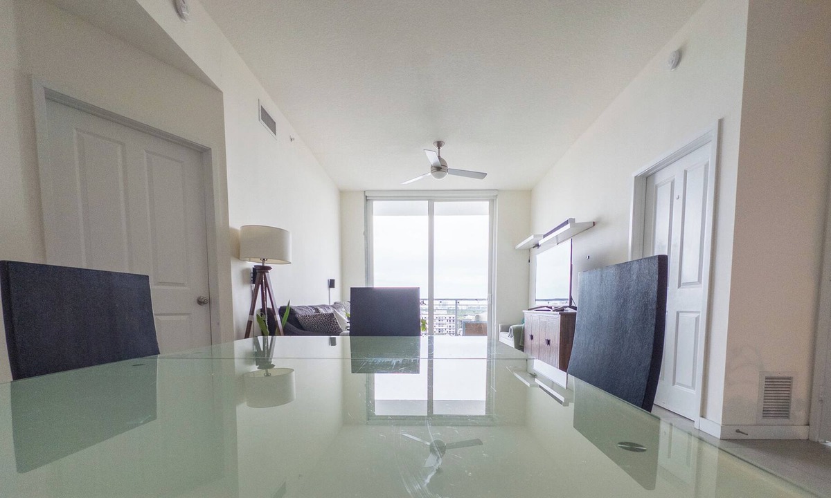 East Little Havana Apartment | HUGE WEEKLY & MONTHLY DISCOUNTS - Luxury Building with all the best amenities!
