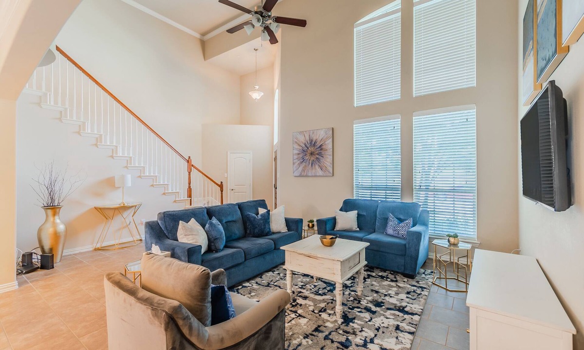 Irving House | Iconic Irving 3BD Home w/King Bd Near DFW+Airport