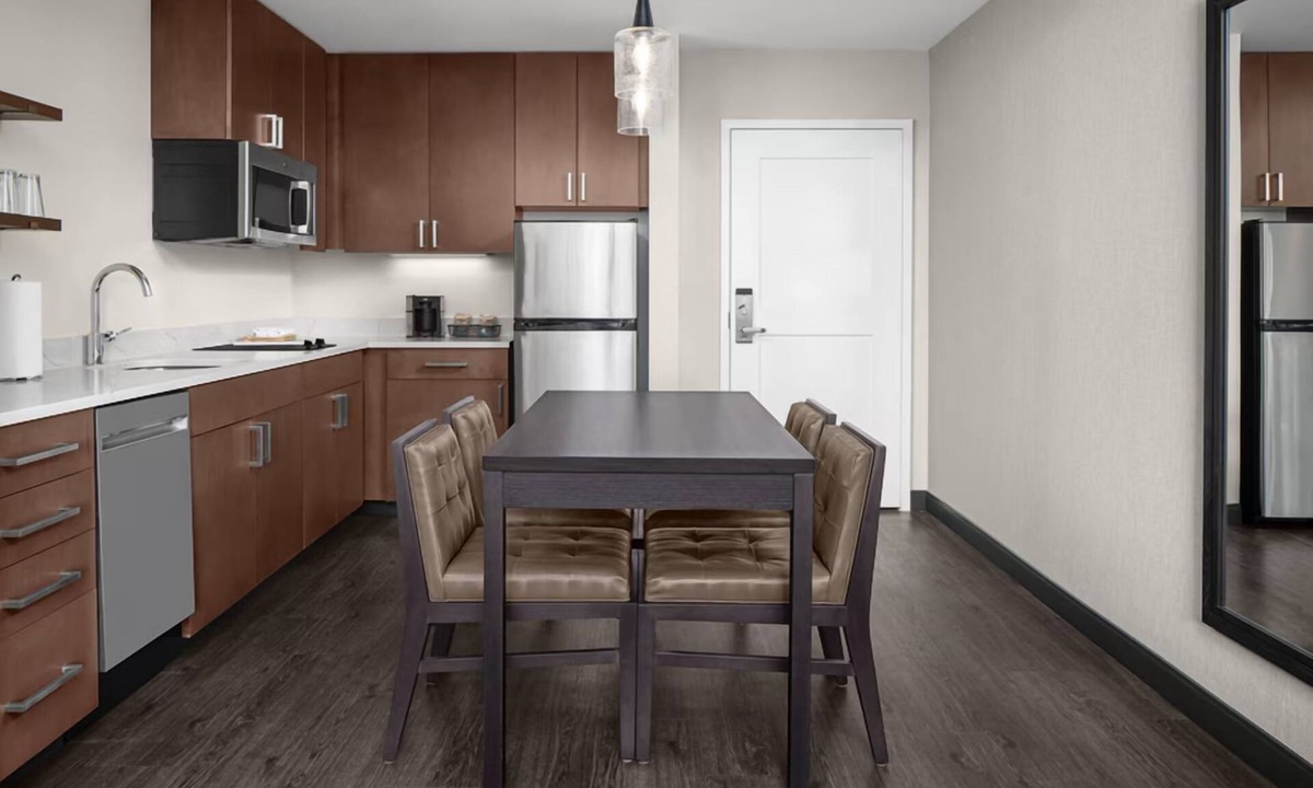 Isle of Palms Hotel | Ideal for Mayo Clinic Visitors: 3 Spacious Suites w/Kitchen and Pool Access