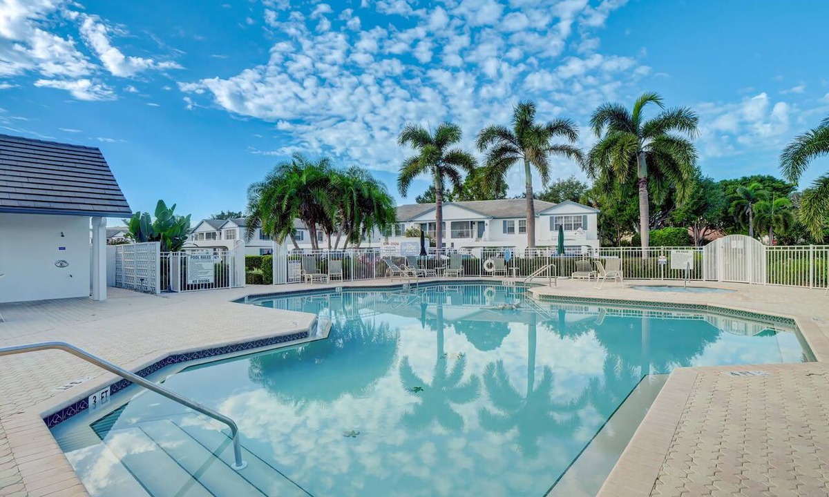 Pelican Bay Condo | Impeccable 2BR/2BA condo, world class Pelican Bay amenities ! Save 10% monthly