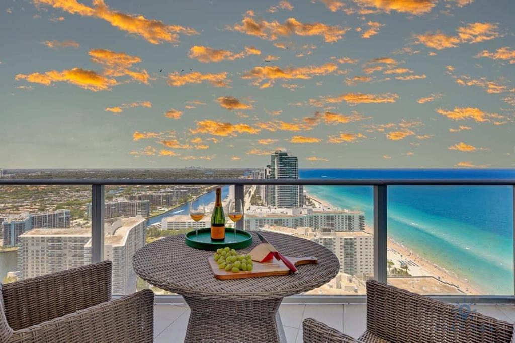Hollywood South Central Beach Apartment | Insane Ocean View Balcony Beachfront Resort Pool