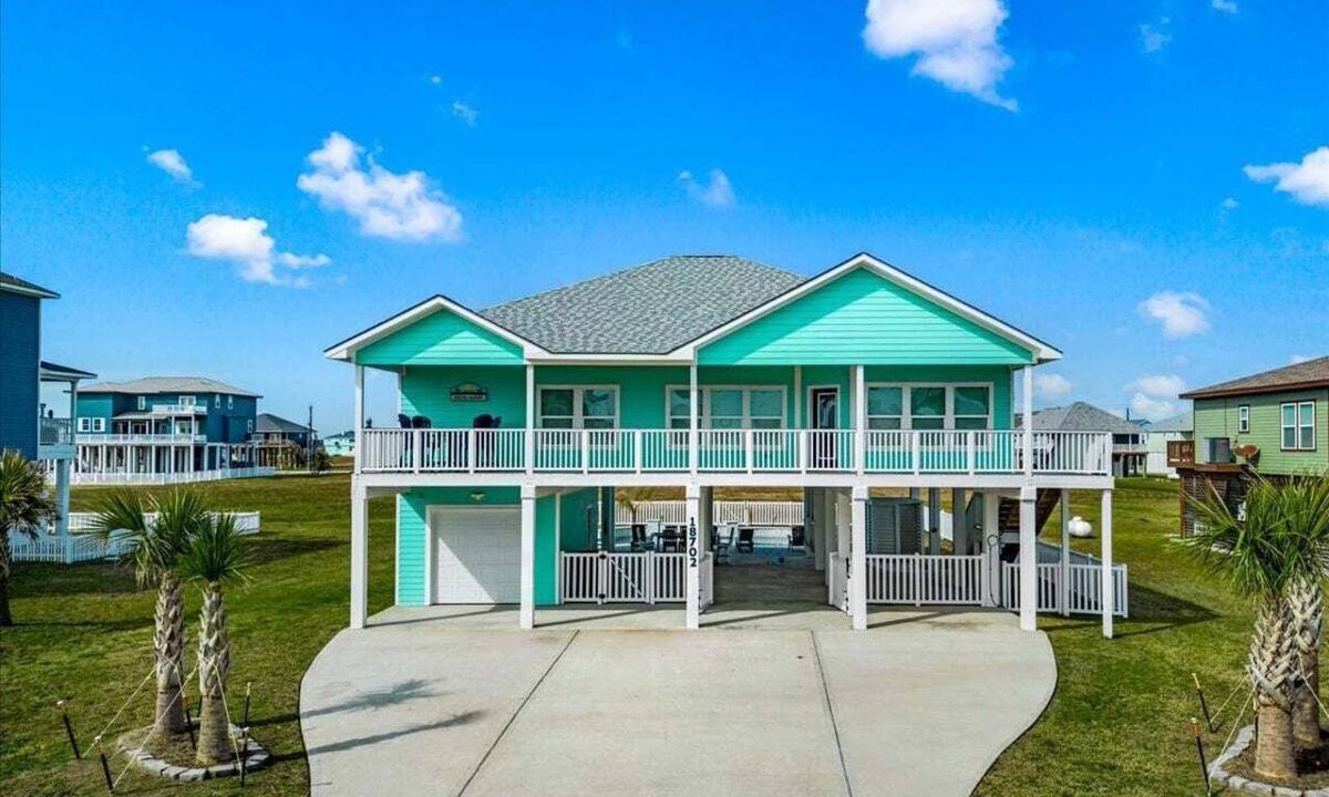 Indian Beach House | Insta-ahhh Private Pool Pet Friendly Oasis Steps to Beach