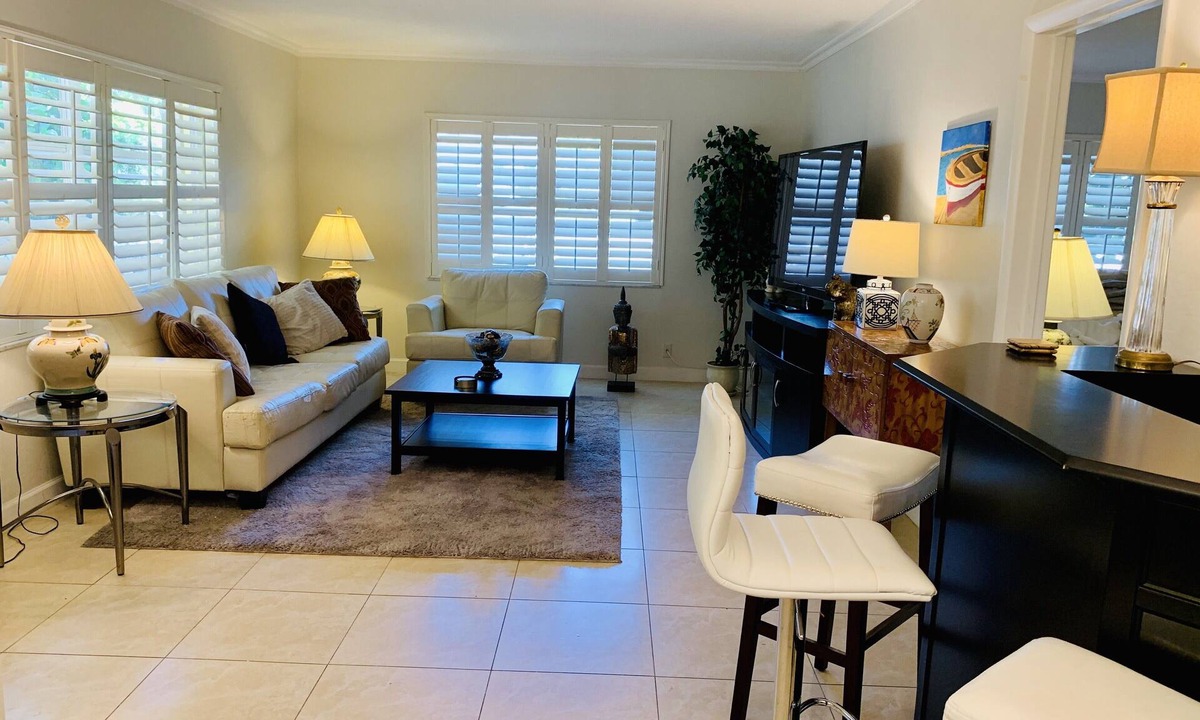 Deerfield Beach Apartment | Intracoastal Key West style Apartment- Walk to beach and restaurants