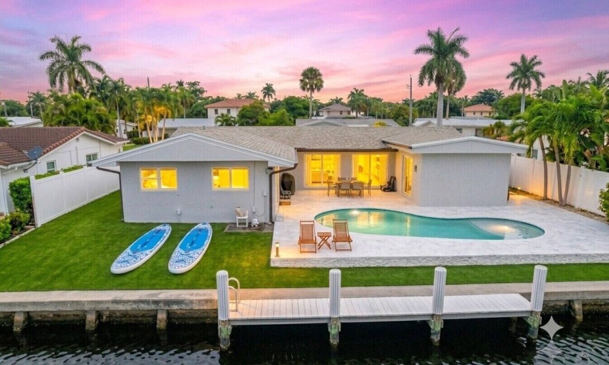 Coral Ridge Isles House | Intracoastal Villa | Pool + 40ft Dock | Sleeps 8