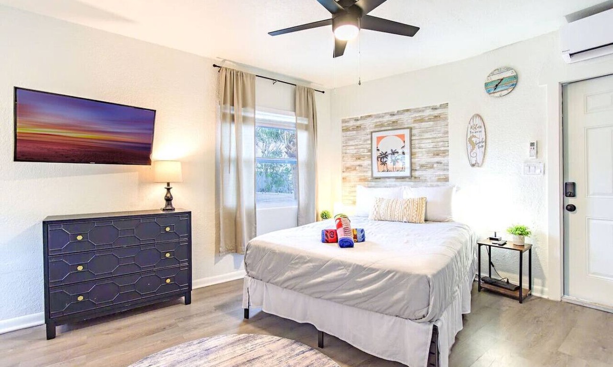 Bay Esplanade Apartment | Intracoastal Waterside Studio 2 Blocks to Beach