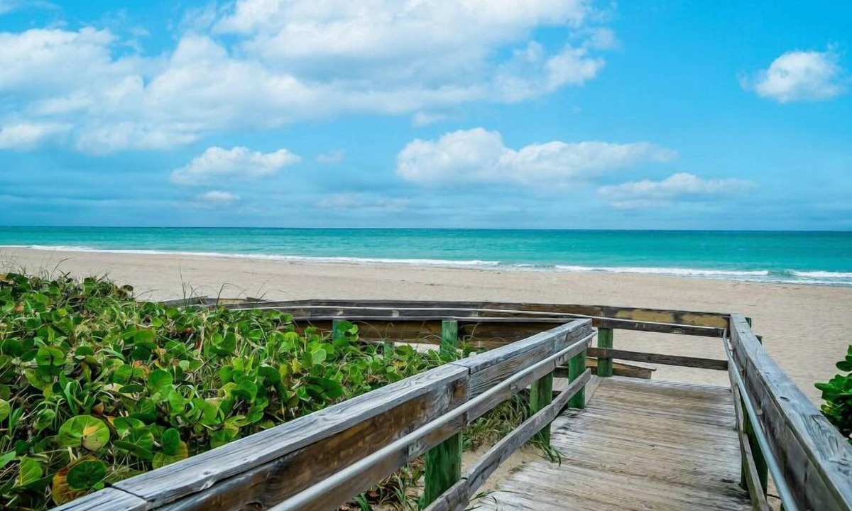 Palm Beach Shores Apartment | Isla Palma Singer Island