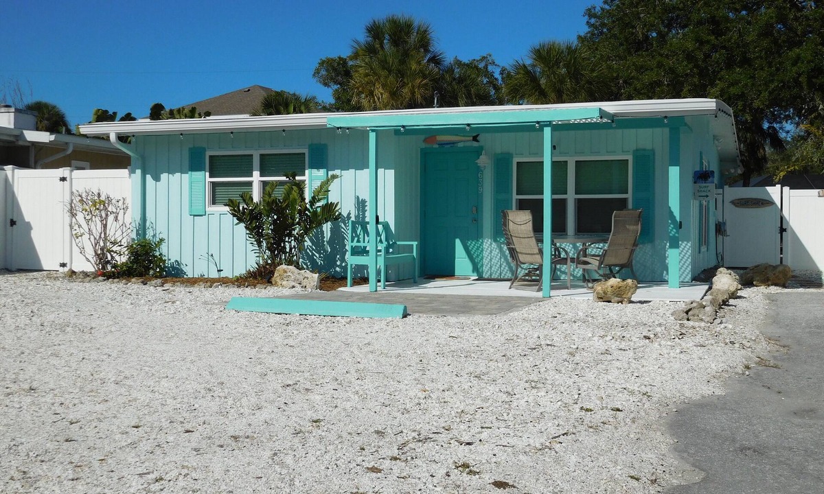 Siesta Key House | ISLAND BREEZE SHORT WALK TO BEACH AND VILLAGE