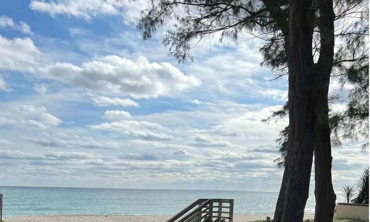 Palm Beach House | Island Newly Renovated 1 BR- King Bed