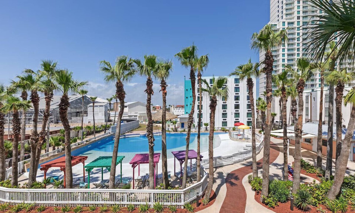 South Padre Island Hotel | Island Oasis Double Queen Suite-Pool & Beach