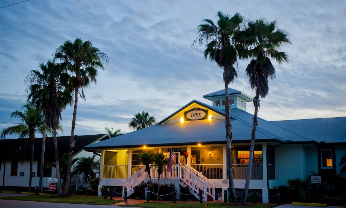 Everglades City Hotel | Ivey House Everglades Adventures Hotel