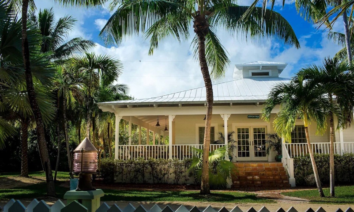 Islamorada House | Jamaican Palm House 3 Bedrooms, 2 Bath, Poolside
