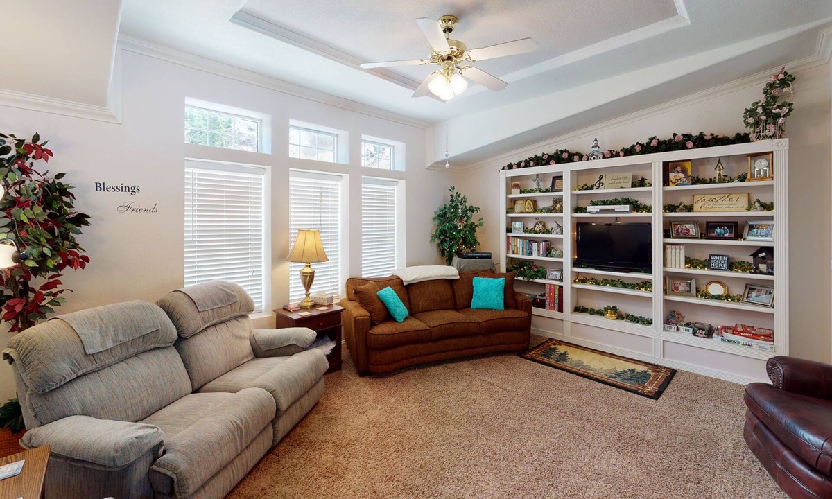 Red River House | Jayhawk Cottage - 5 bedroom, in town, WIFI
