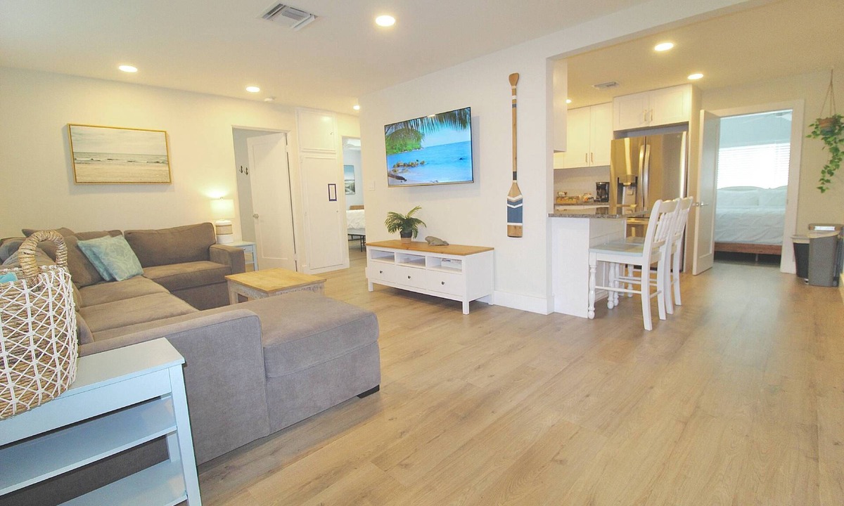 Jensen Beach House | Jensen Surf Shack - Walk to Downtown - Pet Friendly - Close to Beaches!
