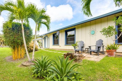 Jupiter Farms House | Jupiter Cottage w/Patio, Gas Grill & Fire Pit!