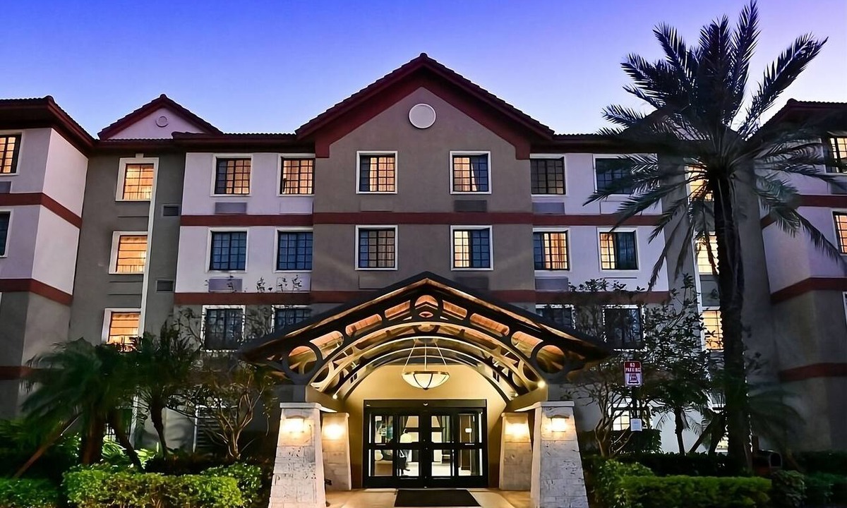 Plantation Apartment | Just What You Were Looking For! FREE Breakfast, Pets Allowed, Near Jacaranda Gol