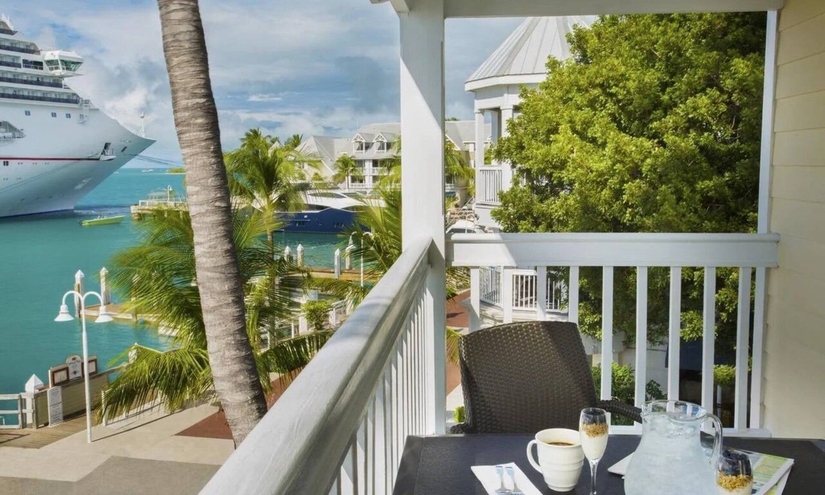 Bahama Village Resort | Key West Hyatt Charming 2-bedroom resort with WiFi, AC