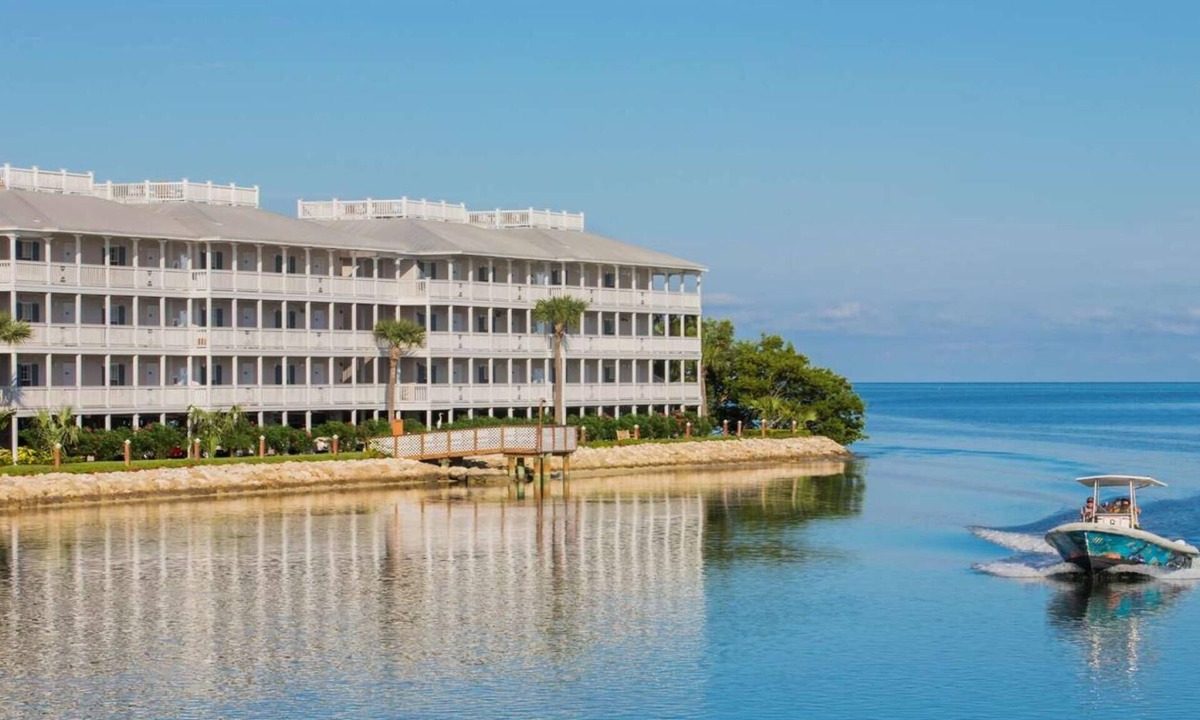 Key West Resort | Key West Resort Stay – 2BR Villa Near Beaches & Sunset Views