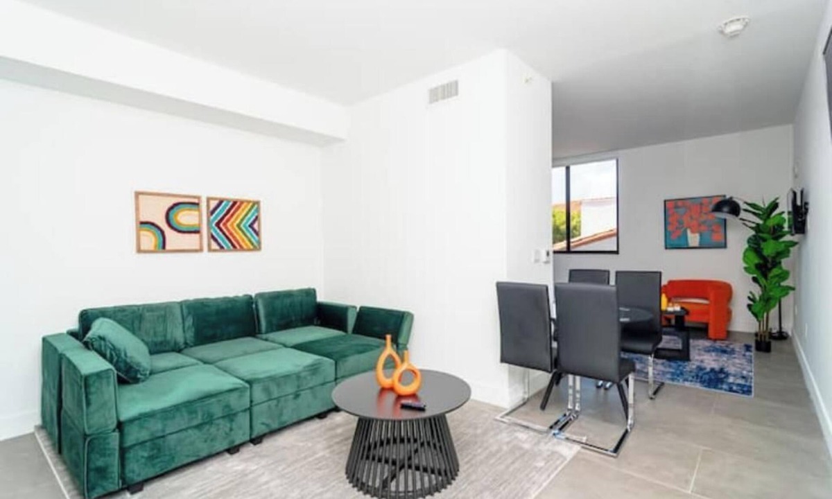 East Little Havana Apartment | King Bed brand new safe Oasis minutes to Brickell