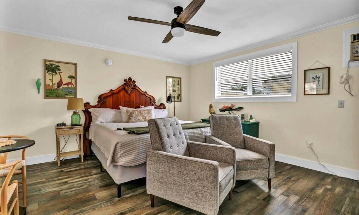 Safety Harbor Hotel | King Studio Retreat: With Free Wifi and Laundry