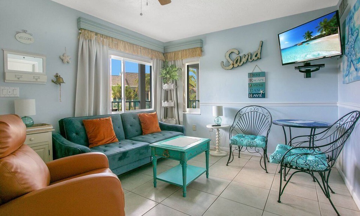 Bay Esplanade Condo | King Suite with bath