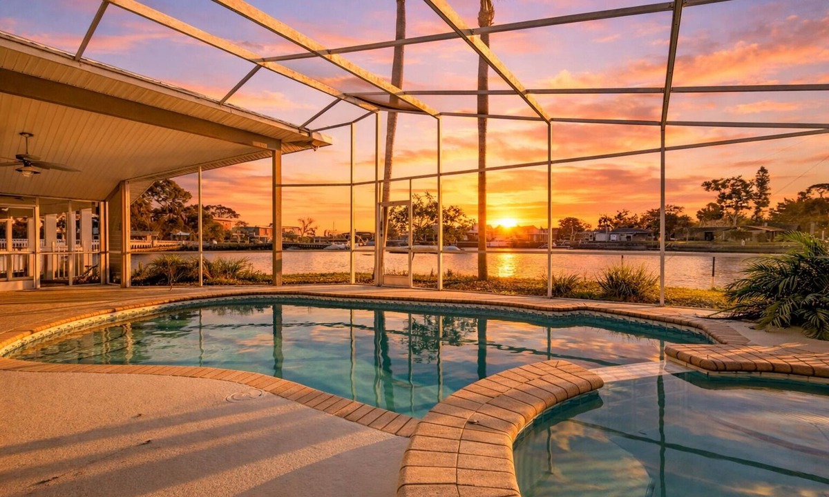 Crystal River House | Kings Bay Waterfront property in Crystal River with pool and private dock Pet ok