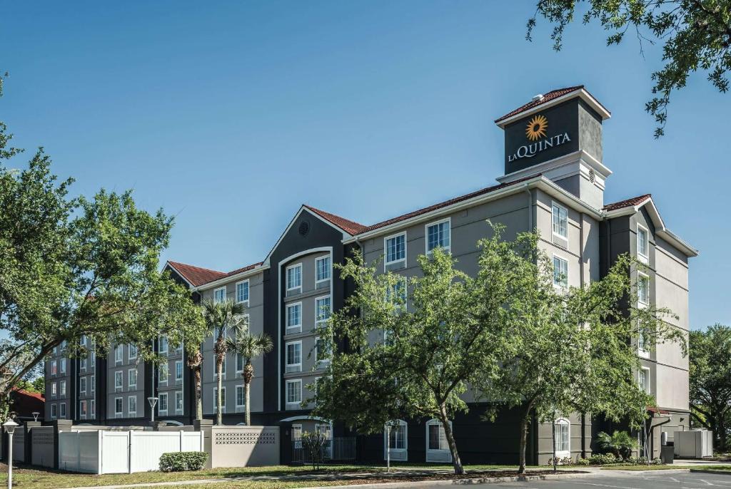 Lake Mary Hotel | La Quinta by Wyndham Orlando Lake Mary