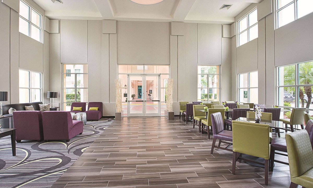 Plantation Hotel | La Quinta Inn & Suites by Wyndham Plantation at SW 6th St
