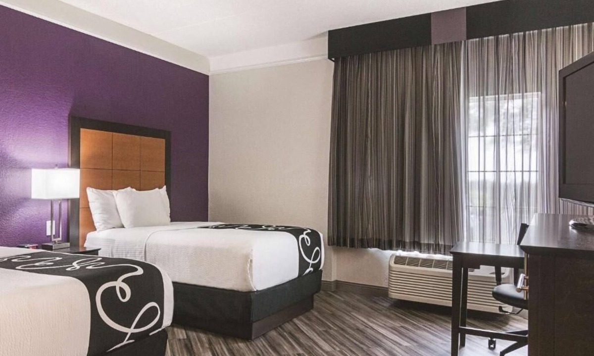 Airport North Hotel | La Quinta Orlando | 2 Full Beds | Family-Friendly | Free MCO Shuttle | 2 Units