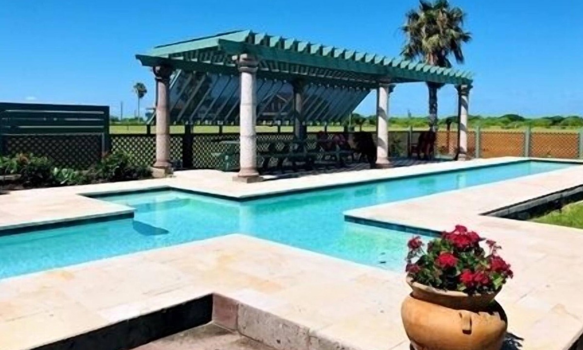 Port Mansfield House | Laguna Rest, Three Bedroom, 2 Bathroom. Private Swimming Pool. Water View.
