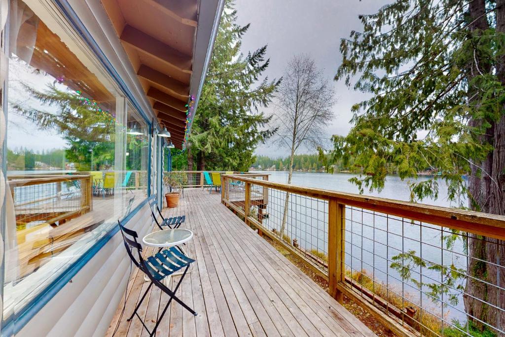 Grapeview House | Lake Benson Rendezvous