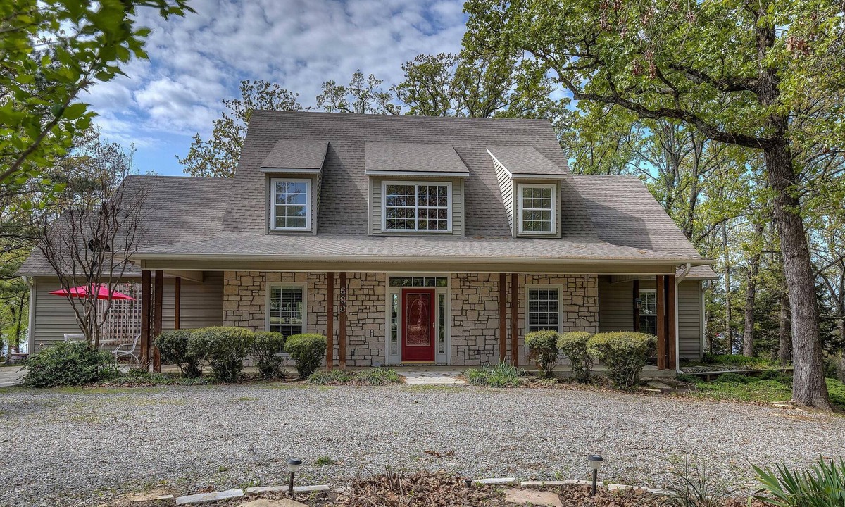 Emory House | LAKE-FRONT on LAKE FORK!!