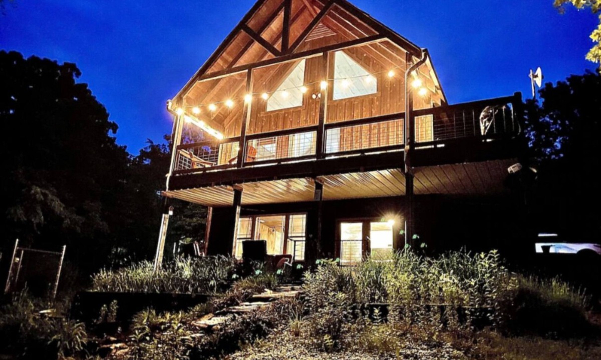 Lampe House | Lake Front Retreat - Pool Table, Golf Cart, Kayaks
