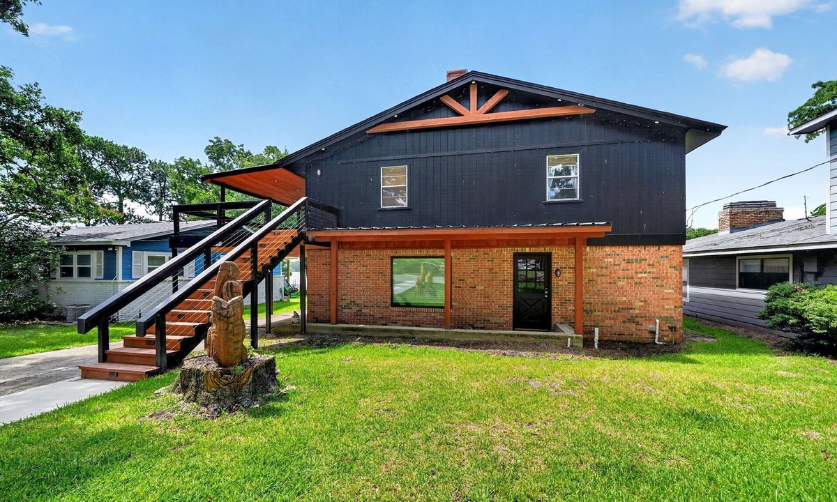 Quinlan Cabin | Lake Tawakoni Oasis GameHouse,Waterfront, BoatHouse,Fishing Retreat,Hot tub