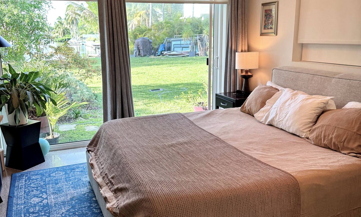 Ojus House | Lake View Spacious 4-bedroom house in Aventura