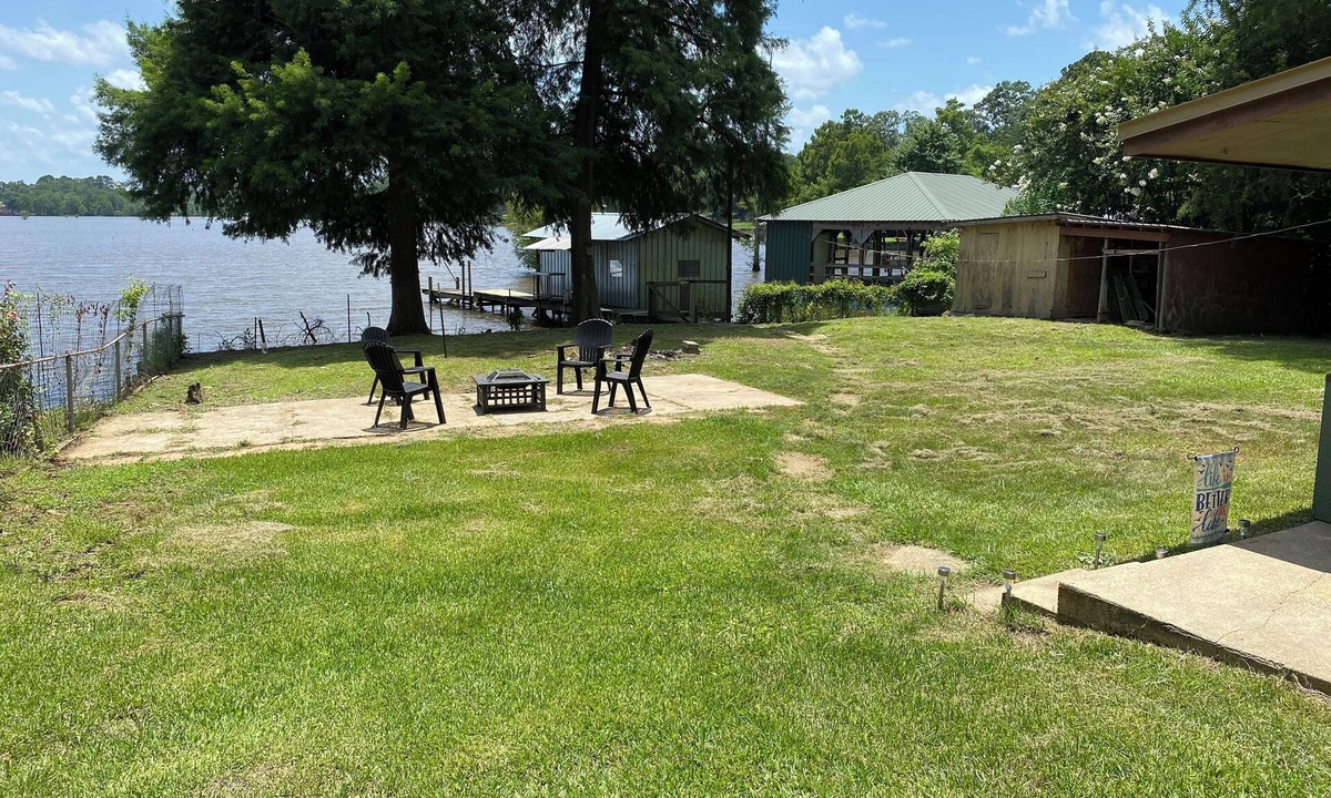 Bernice House | Lakefront 3-bedroom house located on Lake Darbonne.
