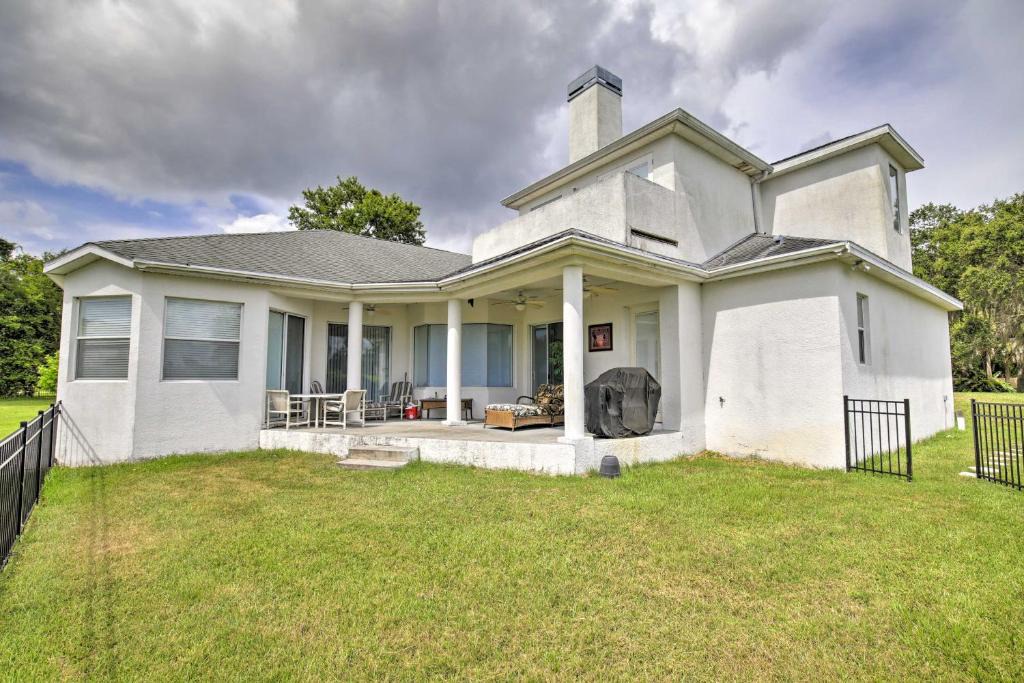 Riverview Apartment | Lakefront Apt with Peaceful Balcony and Lake Views!
