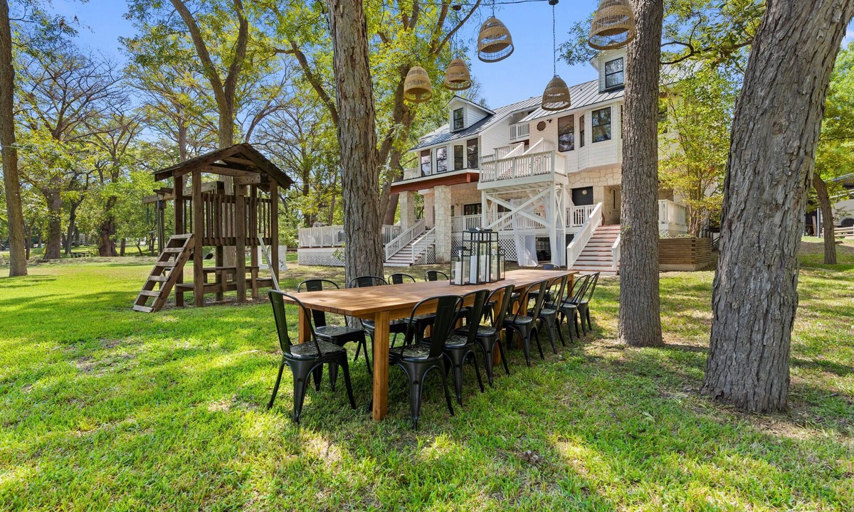 Seguin Villa | Lakefront Estate Sleeps 23 Firepit & Kayaks