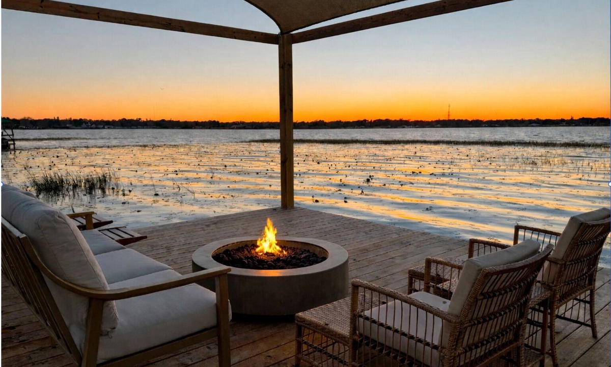 Winter Haven House | Lakefront Heated Pool Home w/Hot Tub, Dock & Sunset Views Near LEGOLAND