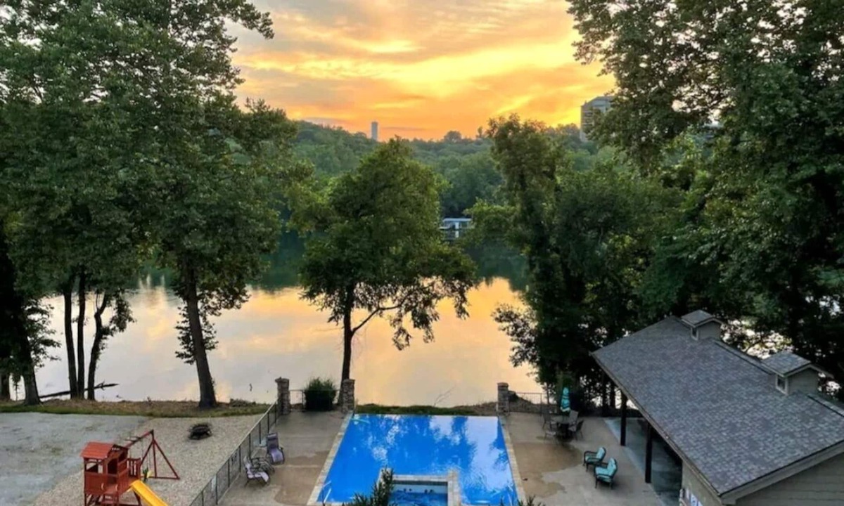 Branson Condo | Lakefront Luxury: NoStairs/King beds Wheelchair Accessible Families/Couples/Pets