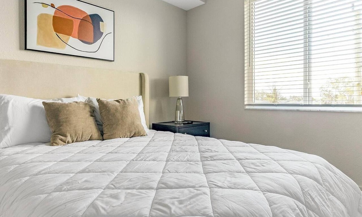 Palmetto Apartment | Landing | Amazing 2BD, Yoga Studio, Pool
